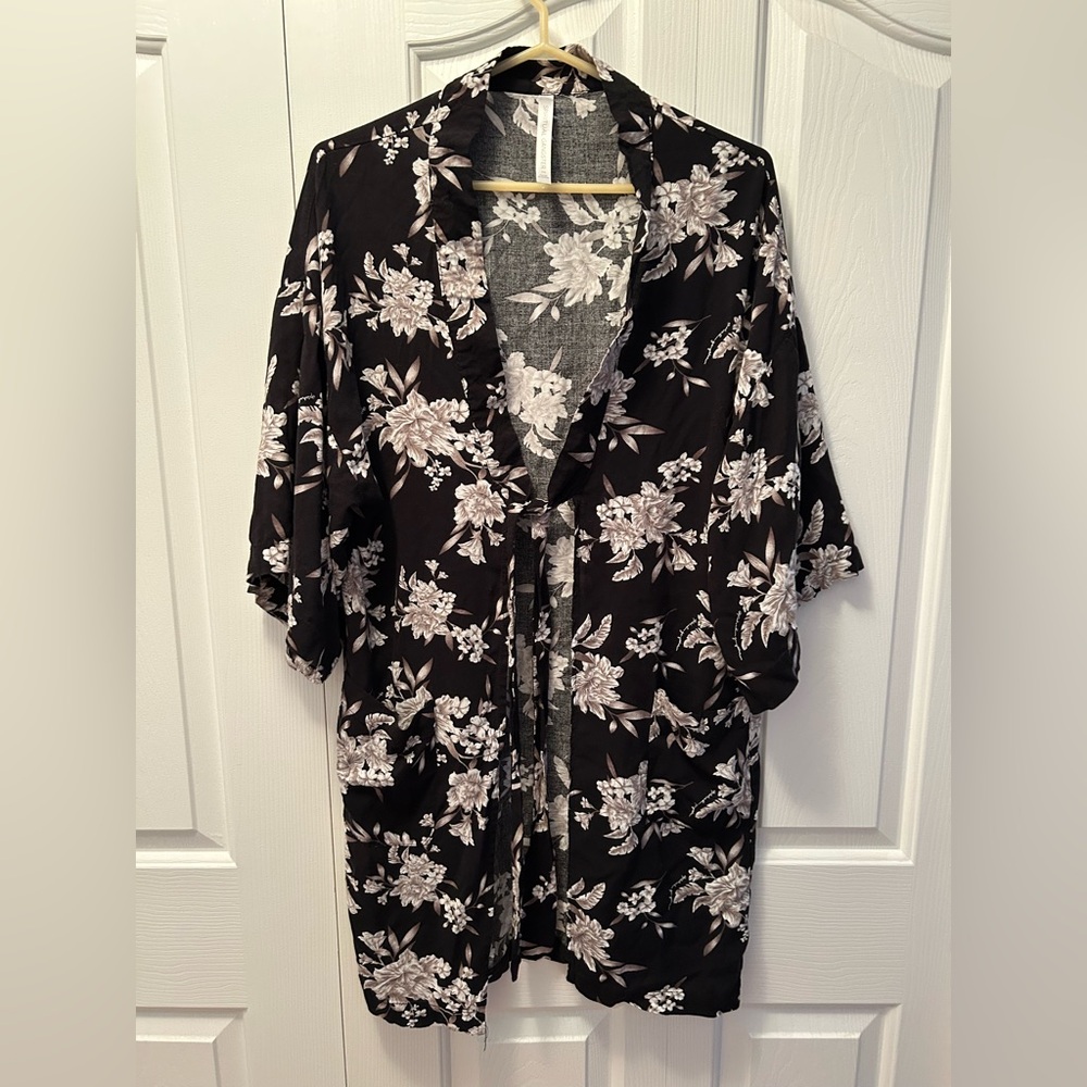 Spiritual Gangster Black and White Floral Kimono